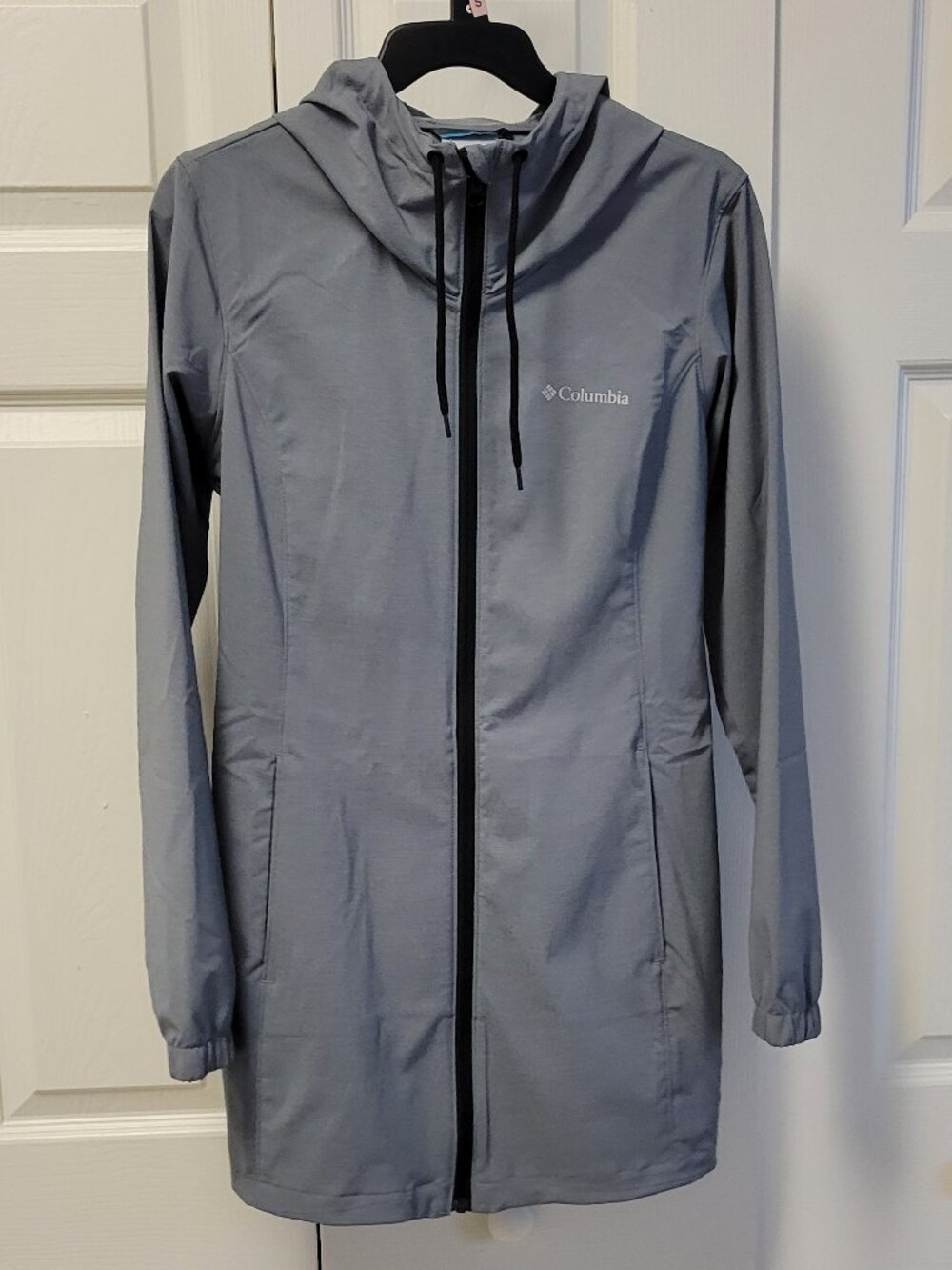 Columbia Lightweight jacket with hoodg. Size small. Gray. EUC